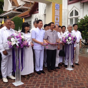  ผู้บริหารและเจ้าหน้าที่ สถาบันบัณฑิตพัฒนศิลป์ กระทรวงวัฒนธรรมร่วมถวายเทียนพรรษากิจกรรมงานสัปดาห์ส่งเสริมพระพุทธศาสนา เนื่องในเทศกาลอาสาฬหบูชาและเข้าพรรษา ประจำปี ๒๕๕๗