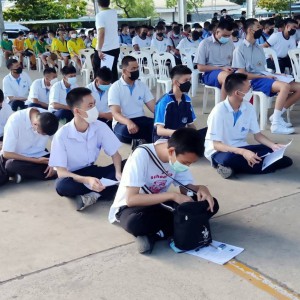  นักเรียนวิทยาลัยช่างศิลป  เข้าสมัครและสอบคัดเลือกเพื่อเข้ารับการฝึกวิชาทหาร