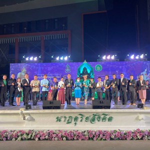  พิธีเปิดงานเลี้ยงต้อนรับ คณะผู้บริหาร ผู้เชี่ยวชาญ คณาจารย์และนักเรียนนักศึกษาที่เข้าร่วมงานมหกรรมศิลปวัฒนธรรมไทย ประจำปี 2565 "รวมใจบัณฑิตพัฒนศิลป์ ณ ถิ่นอ่างทอง"