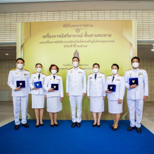  พิธีรับพระราชทานเครื่องราชอิสริยาภรณ์ ชั้นสายสะพาย และเครื่องราชอิสริยาภรณ์อันเป็นที่สรรเสริญยิ่งดิเรกคุณาภรณ์ ประจำปี ๒๕๖๕