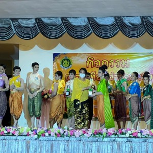  วิทยาลัยนาฏศิลปสุพรรณบุรี จัดกิจกรรมสมโภชเทียนพรรษา ในงานถวายเทียนจำนำพรรษา ประจำปี 2565
