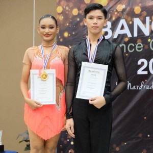  วิทยาลัยนาฏศิลปกาฬสินธุ์ ขอแสดงความยินดีนักเรียน ได้รับรางวัลการแข่งขันกีฬาลีลาศ BANGKOK 2022