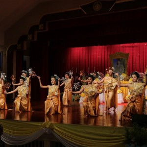  วิทยาลัยนาฏศิลปสุโขทัย จัดการแสดงชุดรำกิ่งไม้เงินทอง กิจกรรม"วัฒนธรรมอาสา ทำความดีทั้งแผ่นดิน"
