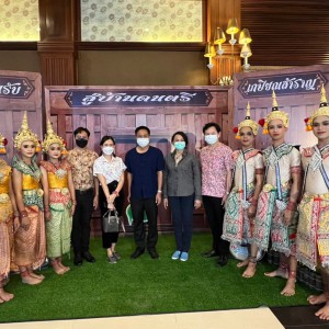  วิทยาลัยนาฏศิลปสุพรรณบุรี จัดการแสดง ชุด “ซัดชาตรีอวยพร” เนื่องในงานเกษียณอายุราชการของข้าราชการจังหวัดสุพรรณบุรี