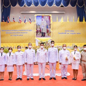  วิทยาลัยนาฏศิลปกาฬสินธุ์ ร่วมพิธีถวายเครื่องราชสักการะและวางพานพุ่ม และพิธีจุดเทียนถวายพระพรชัยมงคล
