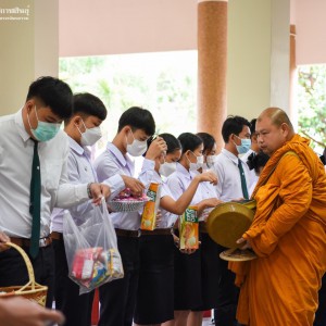  วิทยาลัยนาฏศิลปกาฬสินธุ์ จัดพิธีทำบุญตักบาตรถวายเป็นพระราชกุศล  เนื่องในโอกาสวันเฉลิมพระชนมพรรษา พระบาทสมเด็จพระเจ้าอยู่หัว