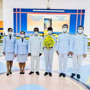 วิทยาลัยนาฏศิลปสุพรรณบุรี ร่วมกิจกรรมทำบุญตักบาตรถวายเป็นพระราชกุศล  วางพานพุ่มดอกไม้และถวายบังคม เนื่องในวันคล้ายวันพระราชสมภพ  สมเด็จพระบรมชนกาธิเบศ มหาภูมิพลอดุลยเดชมหาราช บรมนาถบพิตร