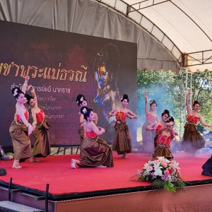  วิทยาลัยนาฏศิลปสุพรรณบุรี  จัดการแสดงเนื่องในพิธีเปิด “ศูนย์รวมและกระจายการขนส่งสินค้าทางการเกษตรทางราง ศรีสำราญ”