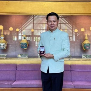  วิทยาลัยนาฏศิลปอ่างทอง เข้ารับพระราชทานเข็ม "วิศิษฏศิลปิน"