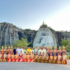  วิทยาลัยนาฏศิลปสุพรรณบุรี  จัดการแสดงในพิธีเปิดพุทธมณฑลจังหวัดสุพรรณบุรี วัดพุทธมณฑลจังหวัดสุพรรณบุรี