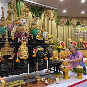  วิทยาลัยนาฏศิลปพัทลุง ร่วมจัดสถานที่ในการจัดวางศีรษะครูพร้อมตั้งเครื่องสังเวย และเข้าร่วมงานกิจกรรมวันครู ประจำปี 2566  “ครูดี ศิษย์ดี มีอนาคต”