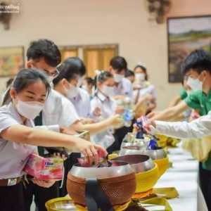 วิทยาลัยนาฏศิลปกาฬสินธุ์ ร่วมกิจกรรมทำบุญตักบาตรปีใหม่ในรูปแบบ "วิถีธรรม วิถีไทย ร่วมใจทำบุญปีใหม่ 2566"