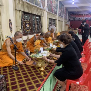  อธิการบดีสถาบันบัณฑิตพัฒนศิลป์นำคณะผู้บริหาร ร่วมพิธีสวดพระอภิธรรม ผู้ช่วยศาสาตราจารย์นงเยาว์ ปิฎกรัชต์