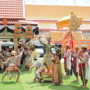 วิทยาลัยนาฏศิลปลพบุรี ดำเนินการเผยแพร่ศิลปวัฒนธรรม การแสดงโขน เรื่อง รามเกียรติ์  ตอน พรหมมาสตร์ - ยกรบ ในพิธีพระราชทานเพลิงศพ