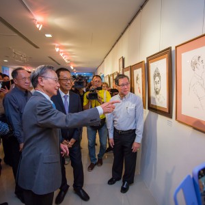 พิธีเปิดนิทรรศการเชิดชูเกียรติศิลปินด้านทัศนศิลป์ "ชีวิตกับลายเส้น" โดย ฐาปนันดรศิลปิน ชวน หลีกภัย