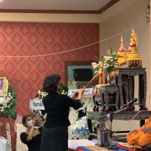  อธิการบดีสถาบันบัณฑิตพัฒนศิลป์ ร่วมพิธีสวดพระอภิธรรมศพ  คุณแม่ดุษณีย์ สุขประเสริฐ