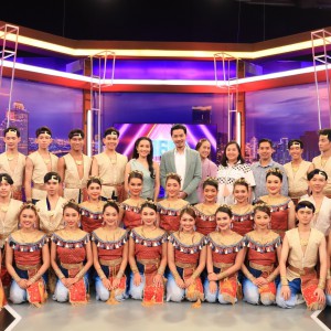  คณะศิลปศึกษา  นำคณะนักแสดงบันทึกเทป รายการ 360 องศา NEW SHOW