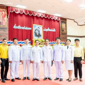  วิทยาลัยนาฏศิลปกาฬสินธุ์ ร่วมพิธีวางพานพุ่มดอกไม้สดถวายราชสักการะน้อนรำลึกในพระมหากรุณาธิคุณ  พระบาทสมเด็จพระบรมชนกาธเบศร มหาภูมิพลอดุลยเดชมหาราช บรมนาถบพิตร  เนื่องในวันบิดาแห่งฝนหลวง ประจำปี 2566