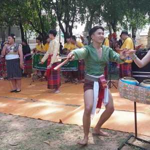  วิทยาลัยนาฏศิลปนครราชสีมา  จัดการบรรเลงดนตรีและการแสดงพื้นบ้านอีสาน เนื่องในงานงานฉลองและทอดถวายกฐิน