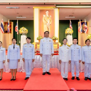  วิทยาลัยนาฏศิลปกาฬสินธุ์ จัดพิธีทำบุญตักบาตรถวายพระราชกุศล  เนื่องในวันคล้ายวันพระบรมราชสมภพ พระบาทสมเด็จพระบรมชนกาธิเบศร มหาภูมิพลอดุลยเดชมหาราช บรมนาถบพิตร