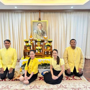  สถานเอกอัครราชทูตไทย กรุงไนโรบี ประเทศเคนย่า  จัดพิธีวางพานพุ่มดอกไม้และถวายบังคม เนื่องในวันคล้ายวันพระราชสมภพพระบาทสมเด็จพระบรมชนกาธิเบศร มหาภูมิพลอดุลยเดชมหาราช บรมนาถบพิตร  รัชกาลที่ 9