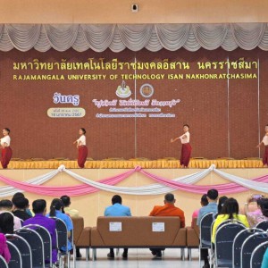 744358.jpg