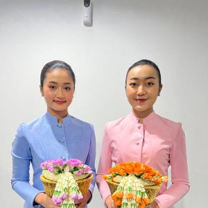  คณะศิลปนาฏดุริยางค์ มอบพวงมาลัยแด่ผู้นำประเทศ ประธานาธิบดีแห่งสหพันธ์สาธารณรัฐเยอรมนี