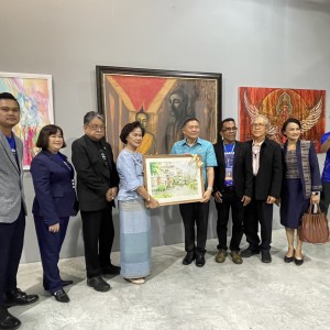  ผู้ว่าราชการจังหวัดสุพรรณบุรี เป็นประธานเปิดนิทรรศการศิลปกรรม โครงการเผยแพร่แลกเปลี่ยนด้านศิลปวัฒนธรรมและสัมมนาเชิงปฏิบัติการงานศิลปกรรม ระดับชาติ และนานาชาติ ณ วิทยาลัยช่างศิลปสุพรรณบุรี