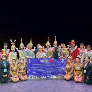 สถาบันบัณฑิตพัฒนศิลป์ นำนักแสดงจากวิทยาลัยนาฏศิลป เข้าร่วมงานเทศกาลละครเอเชียใต้และเอเชียตะวันออกเฉียงใต้ครั้งที่ 2 และการประชุมสัมมนาระดับนานาชาติ ณ มหาวิทยาลัยศิลปะยูนนาน