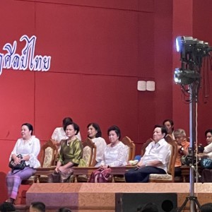 ดร.นิภา โสภาสัมฤทธิ์ อธิการบดี เป็นประธานในพิธีไหว้ครูของวิทยาลัยนาฏศิลปสุพรรณบุรี ประจำปี 2568
