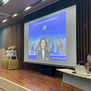 ดร.นิภา โสภาสัมฤทธิ์ อธิการบดีสถาบันบัณฑิตพัฒนศิลป์ พบครูอาจารย์ในสังกัดวิทยาลัยนาฏศิลปกาฬสินธุ์