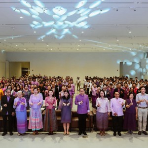  วิทยาลัยนาฏศิลปสุพรรณบุรี แสดงความยินดีกับนางสาวสรัญญ่า เนียมเส็ง ได้รับการคัดเลือกเข้าร่วมกิจกรรมขยายผลภูมิปัญญาศิลปินสู่การพัฒนาอาชีพ ระดับชาติ ๗๐ พรรษา สมเด็จพระกนิษฐาธิราชเจ้า ศิลปินสร้างศิลปินภายใต้โครงการส่งเสริม สนับสนุน และพัฒนาศักยภาพอุตสาหกรรมวัฒนธรรมไทยสู่สากล